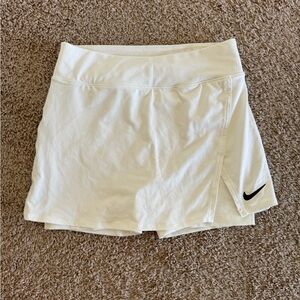 NikeCourt Dri-FIT Victory Women’s Flouncy Skirt | Color: White | Size: XS (0-2)